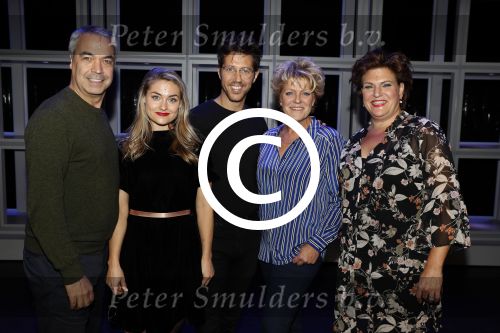 Hoorn 12 september 2017
Albert Verlinde en stage entertainment presenteren cast Annie MG Schmidt. Simone Kleinsma William Spaaij Marjolein TouwWim v d Driessche en Jeske v d Staak
De repetities waren in de schouwburg van Hoorn.