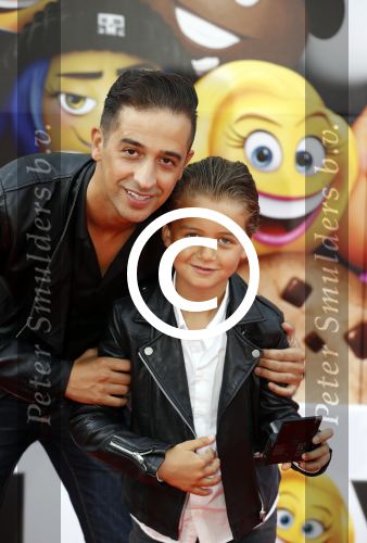Amsterdam 2 augustus 2017  
Premiere emoji de film in pathe arena. Yesser met zoon
Yes-R