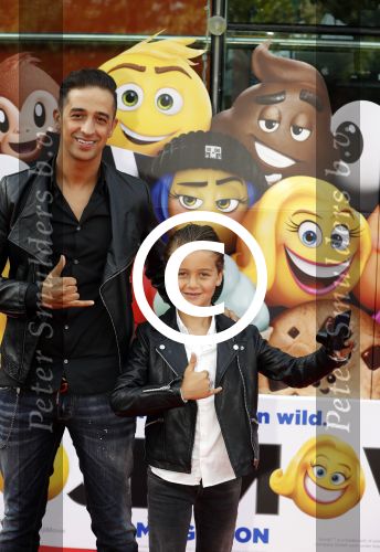 Amsterdam 2 augustus 2017  
Premiere emoji de film in pathe arena. Yesser met zoon
Yes-R