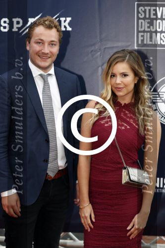 Apeldoorn 2 september 2017
Premiere Spaak in Omnisport . De hoofdrollen worden oa gespeeld door Tim Douwsma Aart Staartjes en Saskia Elise. Steven de Jong is de producent
Yvonne Koldeweijer