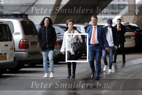 Amsterdam 6 mei 2018
Nederland-Peru 2-1 . Afscheidswedstrijd Wesley Sneijder . Zijn vrouw Yolanthe Sneijder Cabau en zoons Jessey en Xess Xava zijn natuurlijk aanwezig. Ali B met Louis en Truus v Gaal