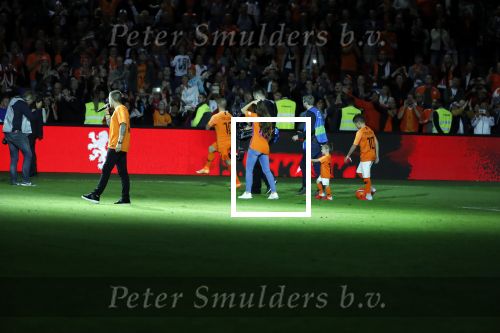 Amsterdam 6 mei 2018
Nederland-Peru 2-1 . Afscheidswedstrijd Wesley Sneijder . Zijn vrouw Yolanthe Sneijder Cabau en zoons Jessey en Xess Xava zijn natuurlijk aanwezig. Andre Hazes zong voor Wesley