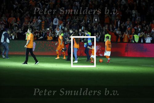 Amsterdam 6 mei 2018
Nederland-Peru 2-1 . Afscheidswedstrijd Wesley Sneijder . Zijn vrouw Yolanthe Sneijder Cabau en zoons Jessey en Xess Xava zijn natuurlijk aanwezig. Andre Hazes zong voor Wesley