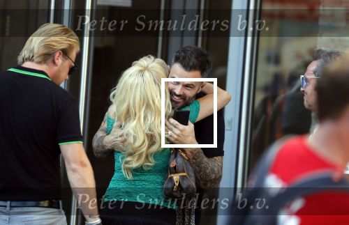 Amsterdam 3 augustus 2018
Patricia Paay en haar man Robert Hinfelaar met vriendin op het leidse plein in Amsterdam.. Arie Boomsma