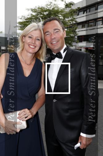 Hilversum 3 september 2018
Telegraaf voetballer van het jaar in studio 21. Arnoud Zuiderdorp met vrouw
