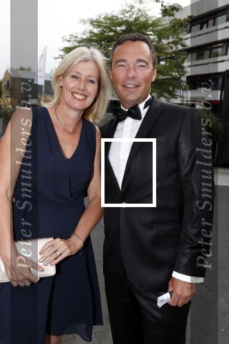 Hilversum 3 september 2018
Telegraaf voetballer van het jaar in studio 21. Arnoud Zuiderdorp met vrouw