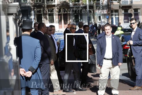 Amsterdam 29 september 2018
Barrack Obama verlaat het amstel hotel . Hij had ongeveer 10 man beveiliging bij zich.