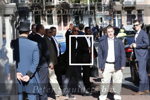 Amsterdam 29 september 2018
Barrack Obama verlaat het amstel hotel . Hij had ongeveer 10 man beveiliging bij zich.