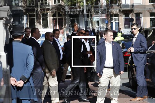 Amsterdam 29 september 2018
Barrack Obama verlaat het amstel hotel . Hij had ongeveer 10 man beveiliging bij zich.