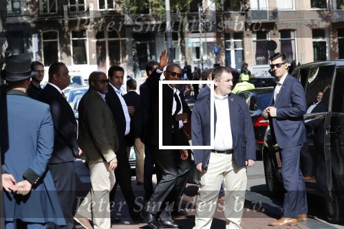 Amsterdam 29 september 2018
Barrack Obama verlaat het amstel hotel . Hij had ongeveer 10 man beveiliging bij zich.
