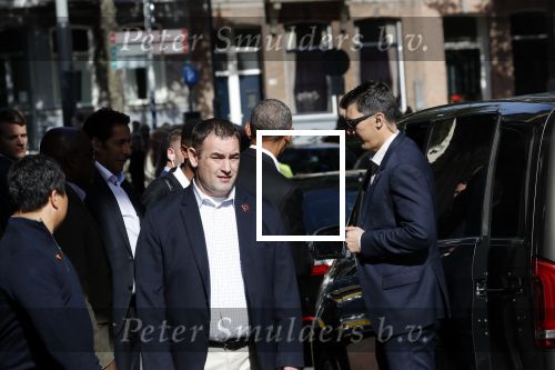 Amsterdam 29 september 2018
Barrack Obama verlaat het amstel hotel . Hij had ongeveer 10 man beveiliging bij zich.