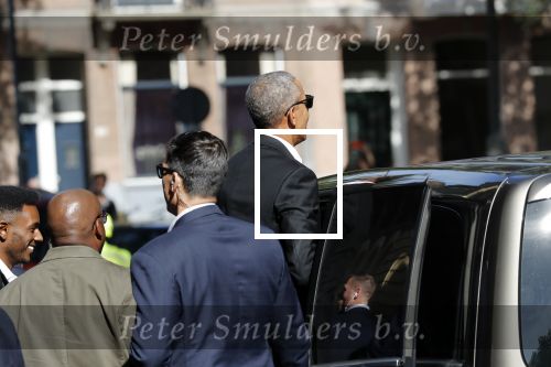 Amsterdam 29 september 2018
Barrack Obama verlaat het amstel hotel . Hij had ongeveer 10 man beveiliging bij zich.