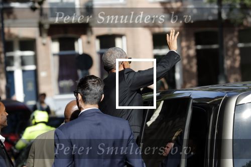 Amsterdam 29 september 2018
Barrack Obama verlaat het amstel hotel . Hij had ongeveer 10 man beveiliging bij zich.