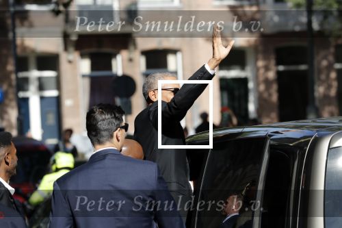 Amsterdam 29 september 2018
Barrack Obama verlaat het amstel hotel . Hij had ongeveer 10 man beveiliging bij zich.