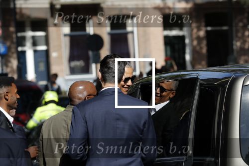 Amsterdam 29 september 2018
Barrack Obama verlaat het amstel hotel . Hij had ongeveer 10 man beveiliging bij zich.