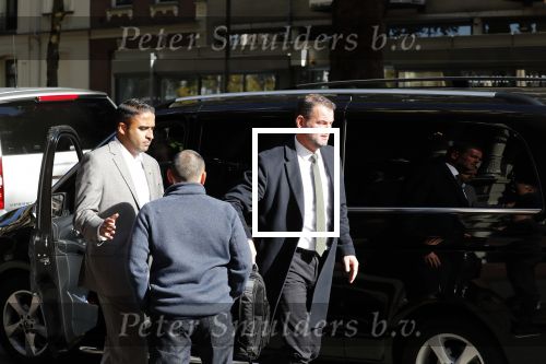 Amsterdam 29 september 2018
Barrack Obama verlaat het amstel hotel . Hij had ongeveer 10 man beveiliging bij zich.