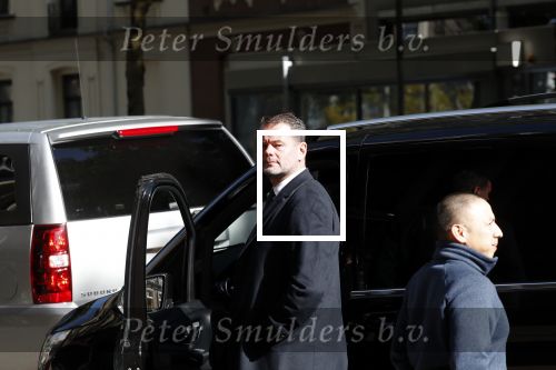 Amsterdam 29 september 2018
Barrack Obama verlaat het amstel hotel . Hij had ongeveer 10 man beveiliging bij zich.