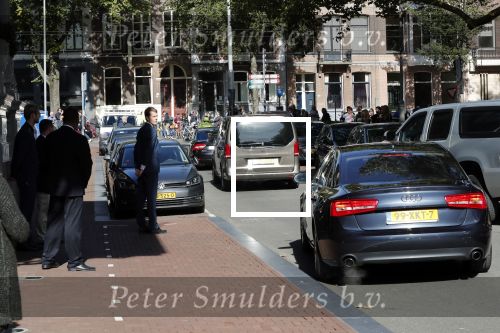 Amsterdam 29 september 2018
Barrack Obama verlaat het amstel hotel . Hij had ongeveer 10 man beveiliging bij zich.