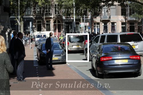 Amsterdam 29 september 2018
Barrack Obama verlaat het amstel hotel . Hij had ongeveer 10 man beveiliging bij zich.