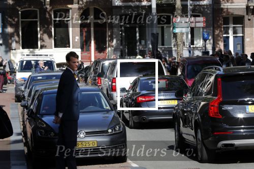 Amsterdam 29 september 2018
Barrack Obama verlaat het amstel hotel . Hij had ongeveer 10 man beveiliging bij zich.
