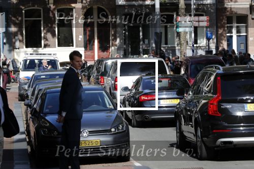 Amsterdam 29 september 2018
Barrack Obama verlaat het amstel hotel . Hij had ongeveer 10 man beveiliging bij zich.