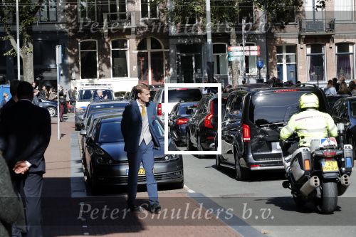 Amsterdam 29 september 2018
Barrack Obama verlaat het amstel hotel . Hij had ongeveer 10 man beveiliging bij zich.