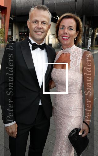 Hilversum 3 september 2018
Telegraaf voetballer van het jaar in studio 21. Bjorn Kuipers met zijn vrouw