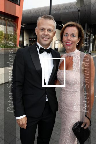 Hilversum 3 september 2018
Telegraaf voetballer van het jaar in studio 21. Bjorn Kuipers met zijn vrouw