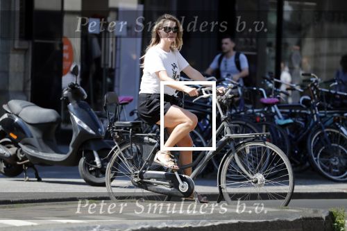 Amsterdam 3 augustus 2018
Chantal Janzen op de fiets.