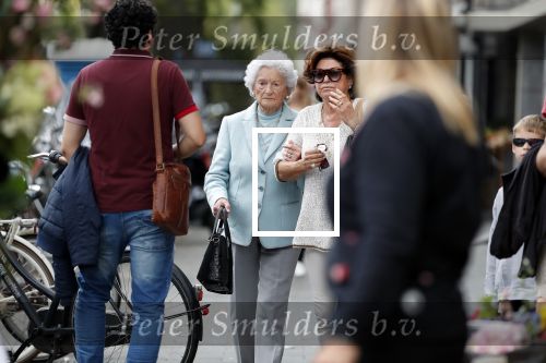 Amsterdam 1 september 2018
Christine Kroonenberg doet met haar moeder boodschappen in Amsterdam zuid.