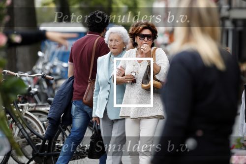 Amsterdam 1 september 2018
Christine Kroonenberg doet met haar moeder boodschappen in Amsterdam zuid.