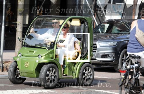 Amsterdam 1 augustus 2018
Connie Witteman en partner Eugene v Dun in hun nieuwe Connieâ€™s Creative Car Concept karrteje (Biro)