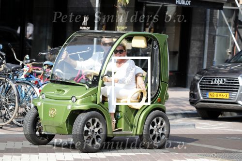 Amsterdam 1 augustus 2018
Connie Witteman en partner Eugene v Dun in hun nieuwe Connieâ€™s Creative Car Concept karrteje (Biro)