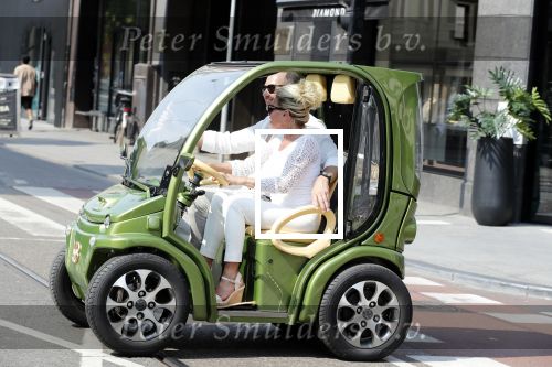 Amsterdam 1 augustus 2018
Connie Witteman en partner Eugene v Dun in hun nieuwe Connieâ€™s Creative Car Concept karrteje (Biro)