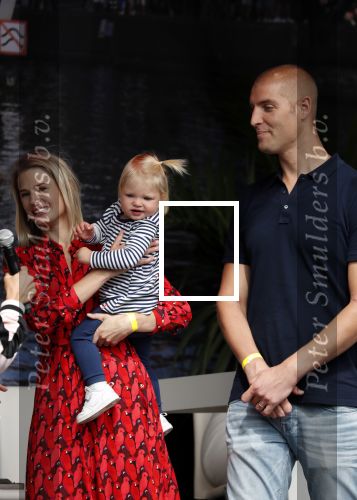 Waspik Waalwijk 26 augustus 2018
Huldiging Maarten v d Weijdenin Waalwijk en met familie bij zijn huis. Zijn vrouw Daisy en kinderen Phileine en Robien waren er natuurlijk bij.