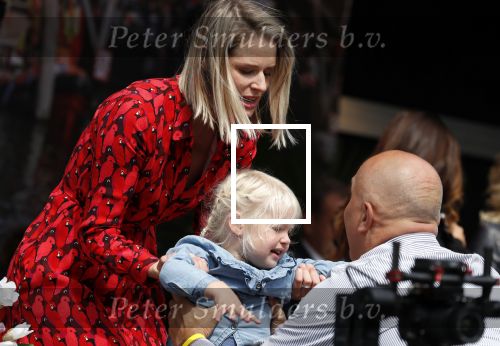 Waspik Waalwijk 26 augustus 2018
Huldiging Maarten v d Weijdenin Waalwijk en met familie bij zijn huis. Zijn vrouw Daisy en kinderen Phileine en Robien waren er natuurlijk bij.