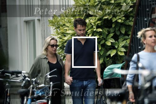 Amsterdam 4 september 2018
Een hoogzwangere Eva Jinek met steun en toeverlaat Dexter v d Voorn