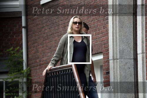 Amsterdam 4 september 2018
Een hoogzwangere Eva Jinek met steun en toeverlaat Dexter v d Voorn