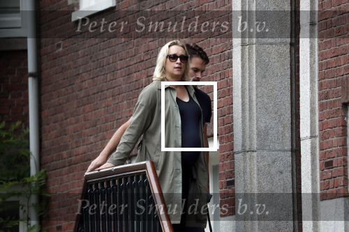 Amsterdam 4 september 2018
Een hoogzwangere Eva Jinek met steun en toeverlaat Dexter v d Voorn