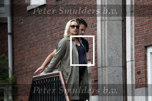 Amsterdam 4 september 2018
Een hoogzwangere Eva Jinek met steun en toeverlaat Dexter v d Voorn