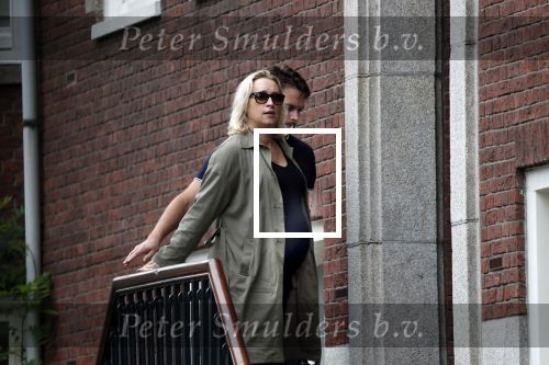 Amsterdam 4 september 2018
Een hoogzwangere Eva Jinek met steun en toeverlaat Dexter v d Voorn