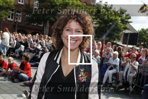 Waspik Waalwijk 26 augustus 2018
Huldiging Maarten v d Weijdenin Waalwijk en met familie bij zijn huis. Zijn vrouw Daisy en kinderen Phileine en Robien waren er natuurlijk bij. Evelien de Bruijn