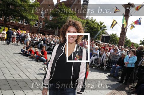 Waspik Waalwijk 26 augustus 2018
Huldiging Maarten v d Weijdenin Waalwijk en met familie bij zijn huis. Zijn vrouw Daisy en kinderen Phileine en Robien waren er natuurlijk bij. Evelien de Bruijn