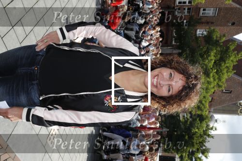 Waspik Waalwijk 26 augustus 2018
Huldiging Maarten v d Weijdenin Waalwijk en met familie bij zijn huis. Zijn vrouw Daisy en kinderen Phileine en Robien waren er natuurlijk bij. Evelien de Bruijn