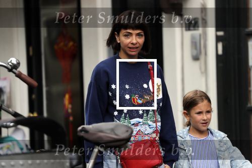 Amsterdam 27 augustus 2018
Georgina Verbaan met dochter boodschappen aan het doen.