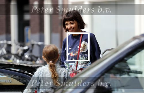 Amsterdam 27 augustus 2018
Georgina Verbaan met dochter boodschappen aan het doen.