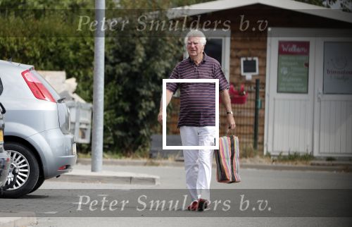 Mijnsherenland 1 augustus 2018
Gerard Cox bij zijn huis en tijdens het boodschappen doen.
