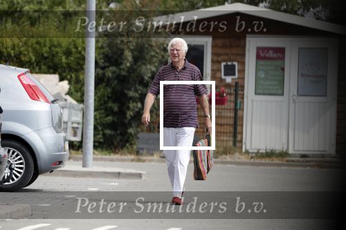 Mijnsherenland 1 augustus 2018
Gerard Cox bij zijn huis en tijdens het boodschappen doen.