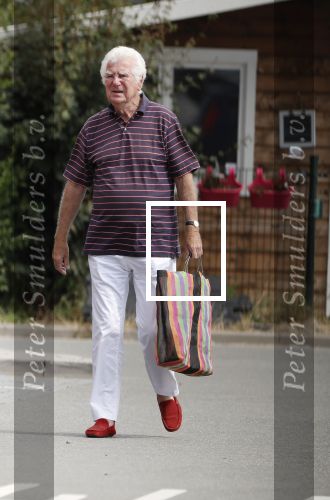 Mijnsherenland 1 augustus 2018
Gerard Cox bij zijn huis en tijdens het boodschappen doen.