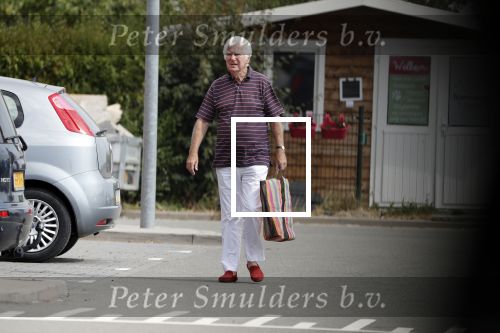 Mijnsherenland 1 augustus 2018
Gerard Cox bij zijn huis en tijdens het boodschappen doen.